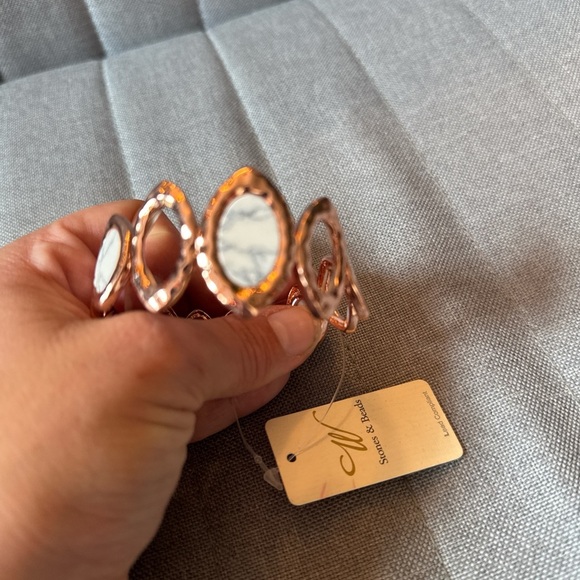 Gold Vintage-Inspired Linked Bracelet with Pearl Accents - Picture 2 of 3